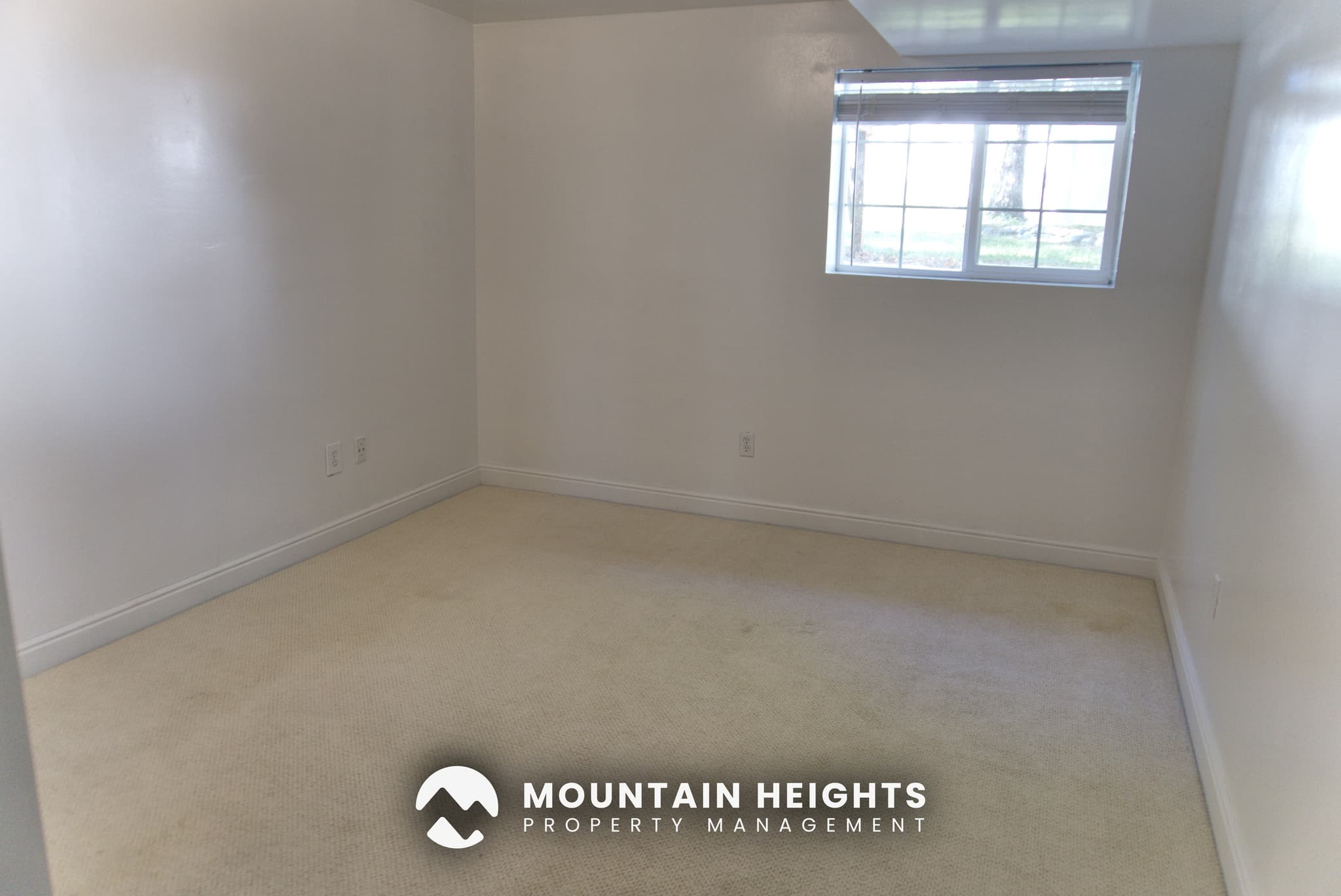 Sandy House: 3462 E Greenhills Dr