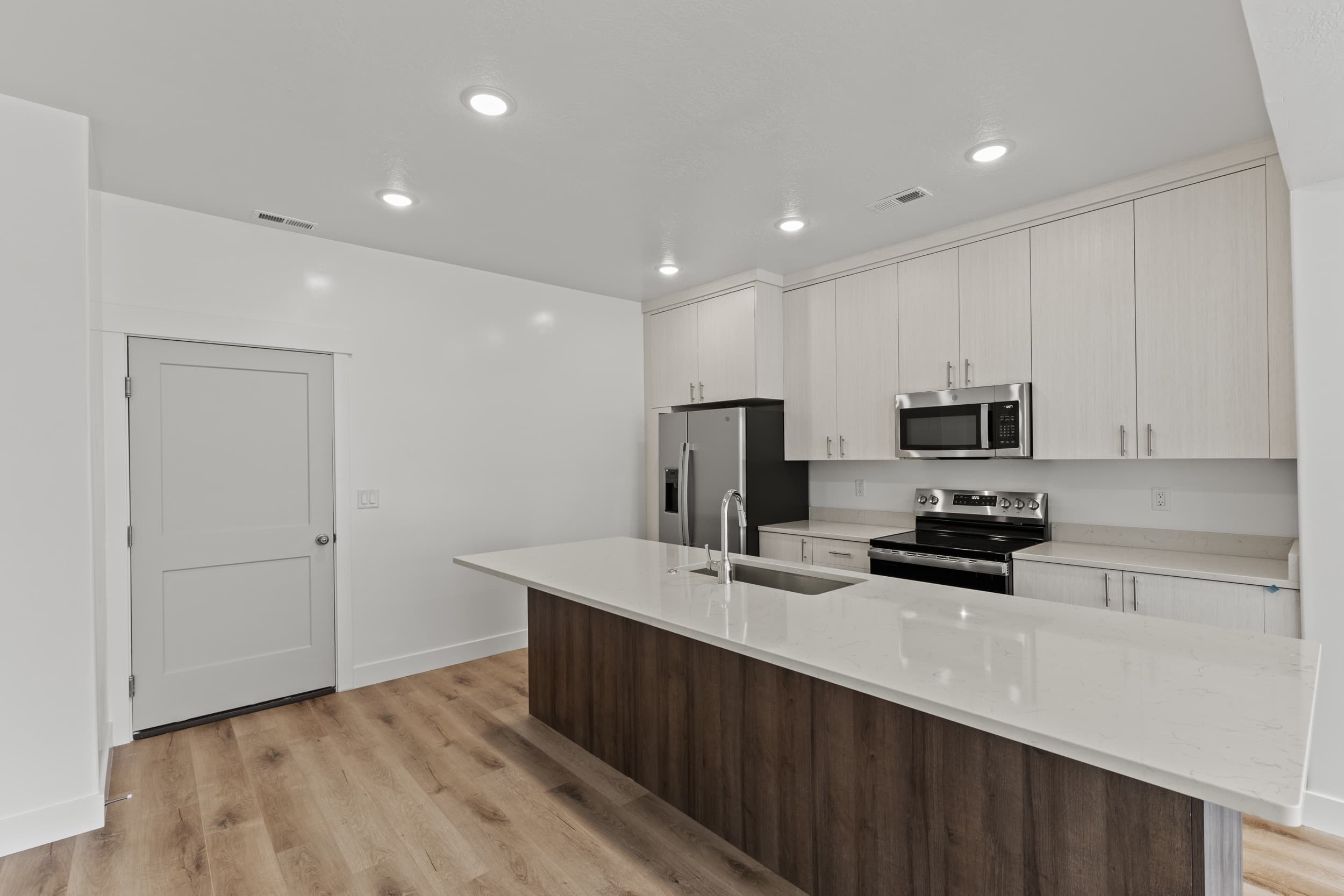 Logan Townhome: 3380 S 1010 W