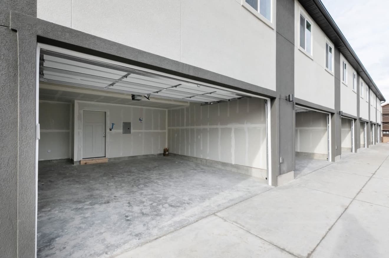 Logan Townhome: 3380 S 1010 W