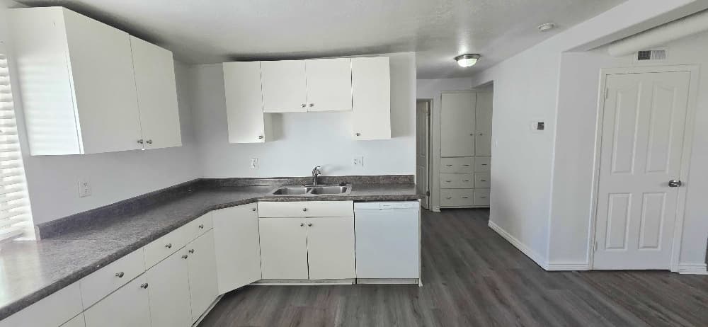 Draper Townhome: 13413 S Minuteman Dr