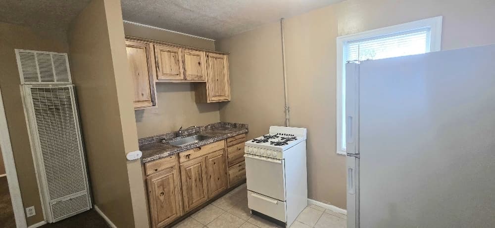Ogden House: 154 E Harris St