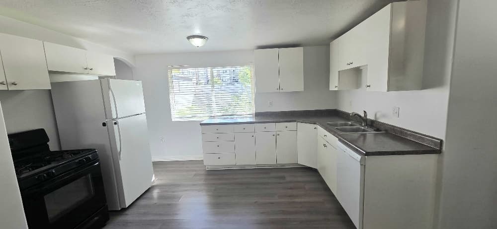 Draper Townhome: 13413 S Minuteman Dr