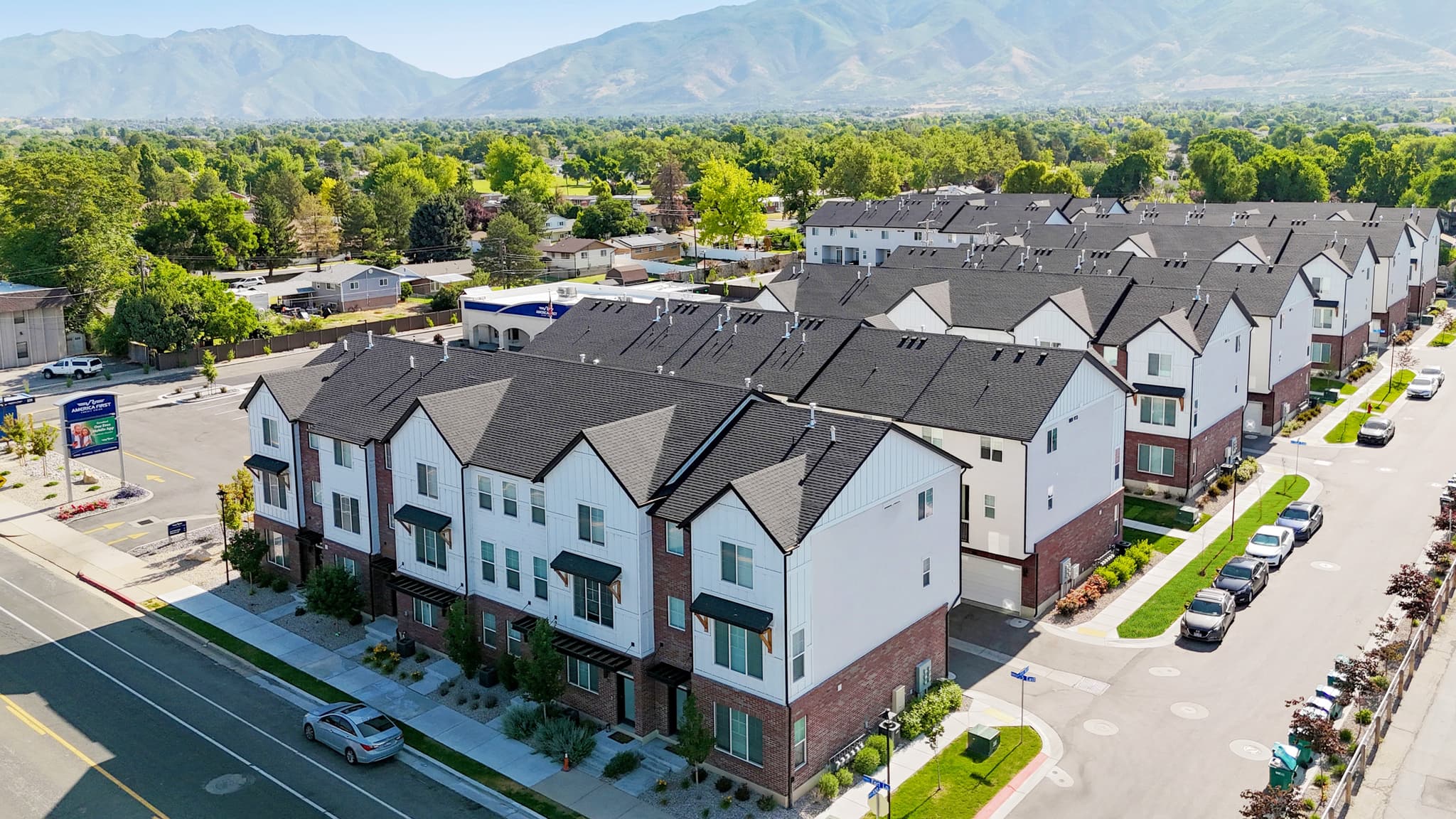 Layton Townhome: 112 N Fort Lane
