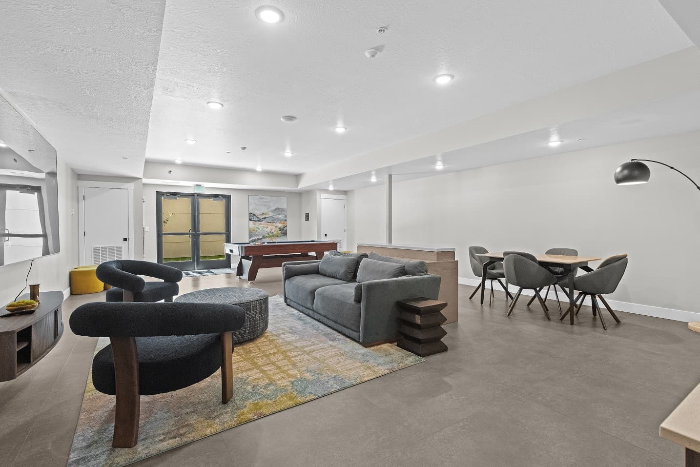 Logan Apartment: 156 S Main St