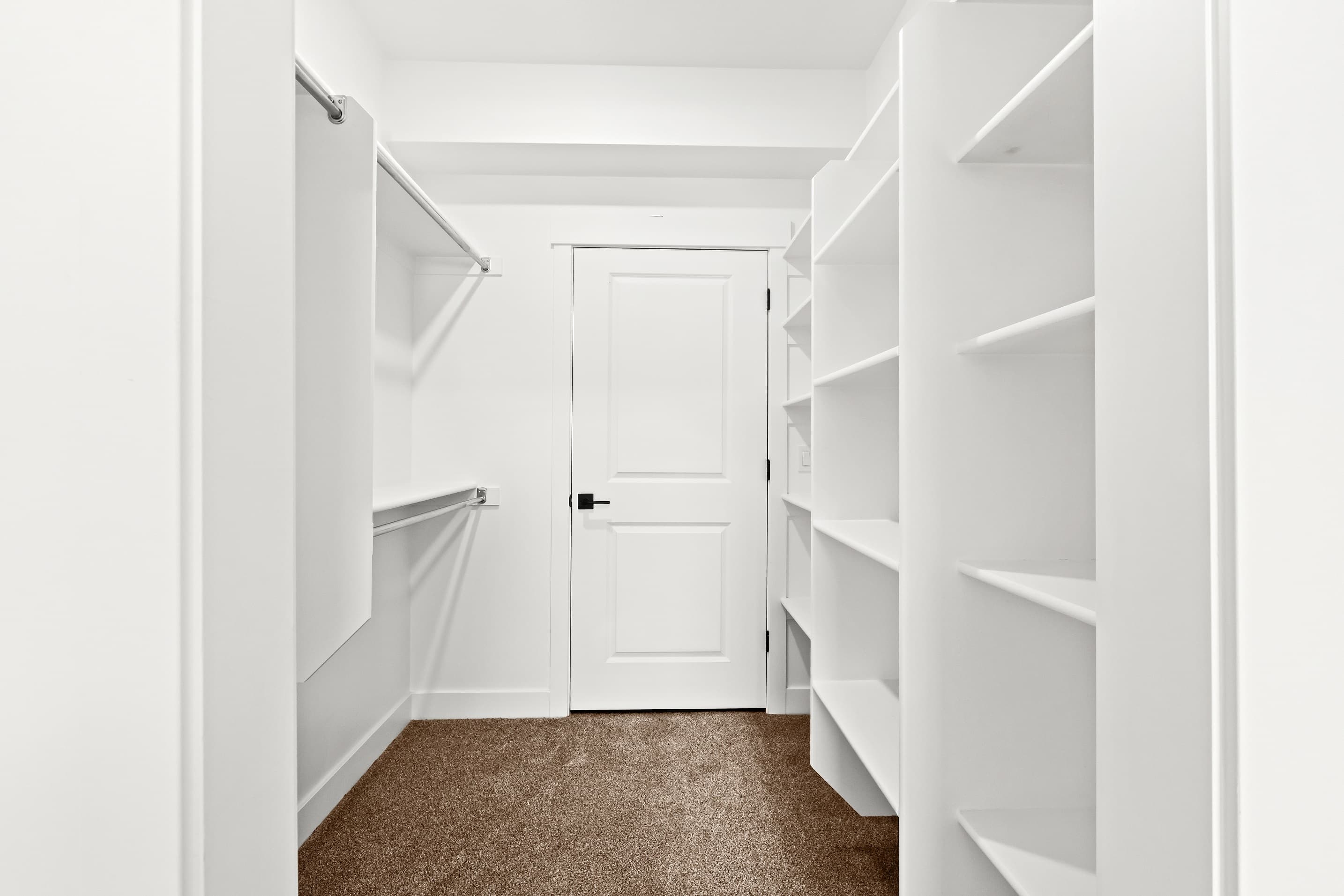 Logan Apartment: 156 S Main St