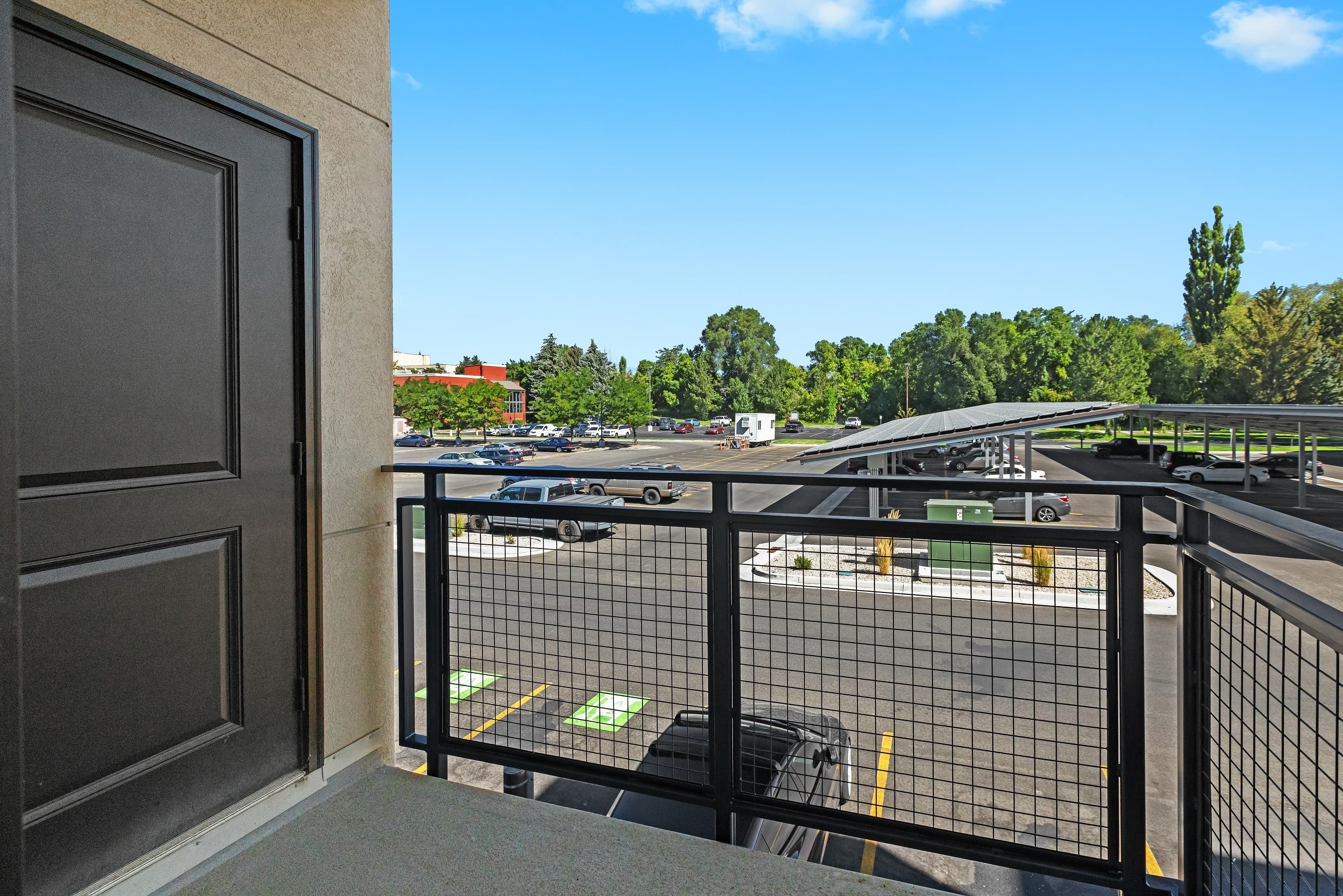 Logan Apartment: 156 S Main St