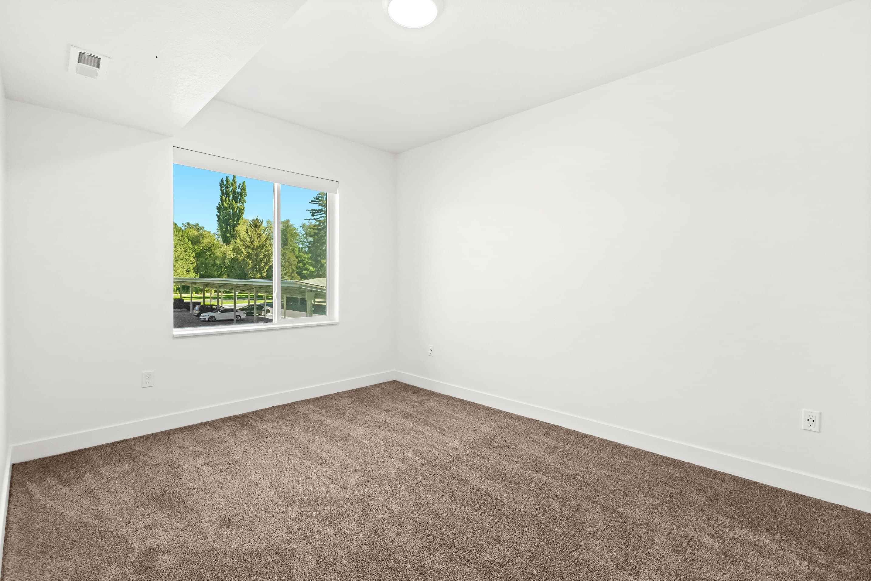 Logan Apartment: 156 S Main St