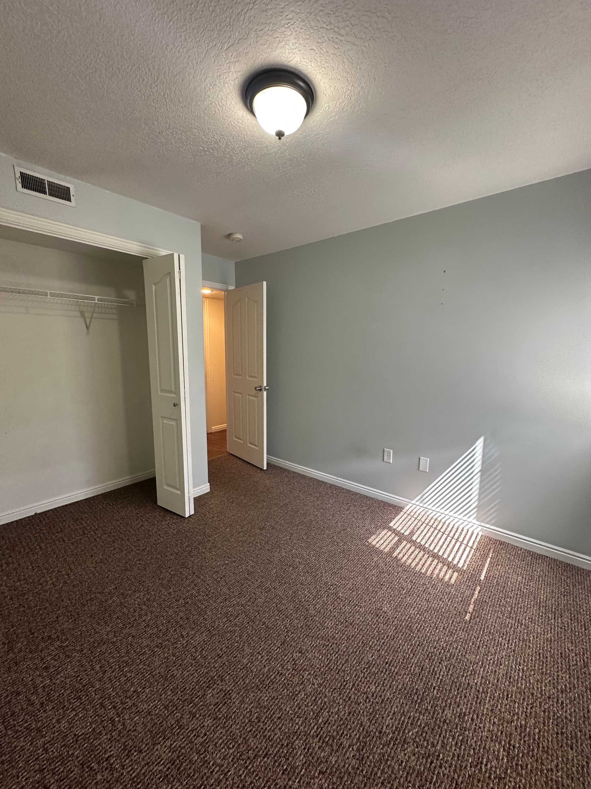 Orem Single Room: 1403 S 1020 W