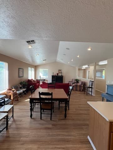 Meridian Apartment: 2308 E Franklin Rd
