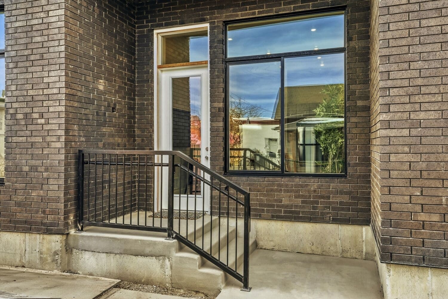Midvale Apartment: 7592 S Main St