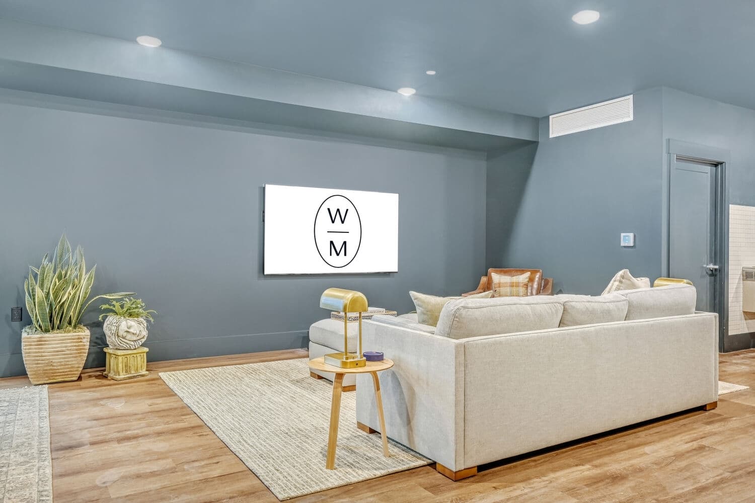 Midvale Apartment: 7592 S Main St