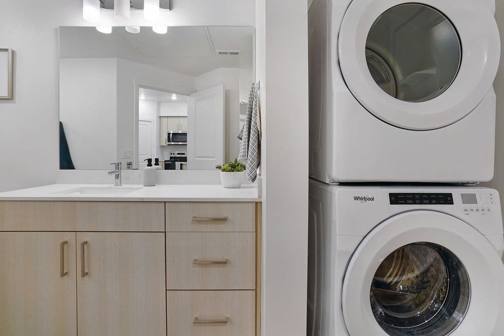 Lehi Apartment: 4632 W Hudson Way