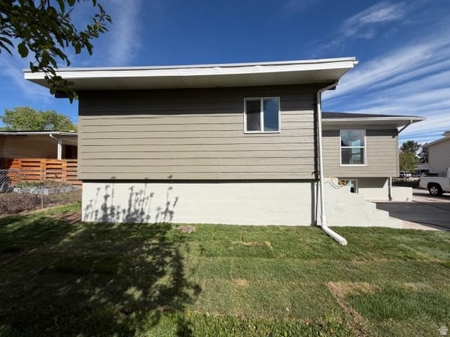 Syracuse House: 1310 Marilyn Dr
