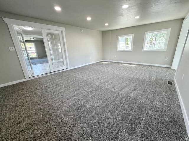 Syracuse House: 1310 Marilyn Dr