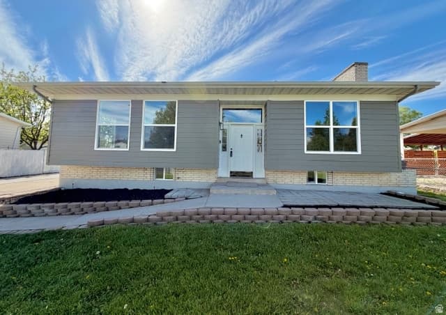 Syracuse House: 1310 Marilyn Dr