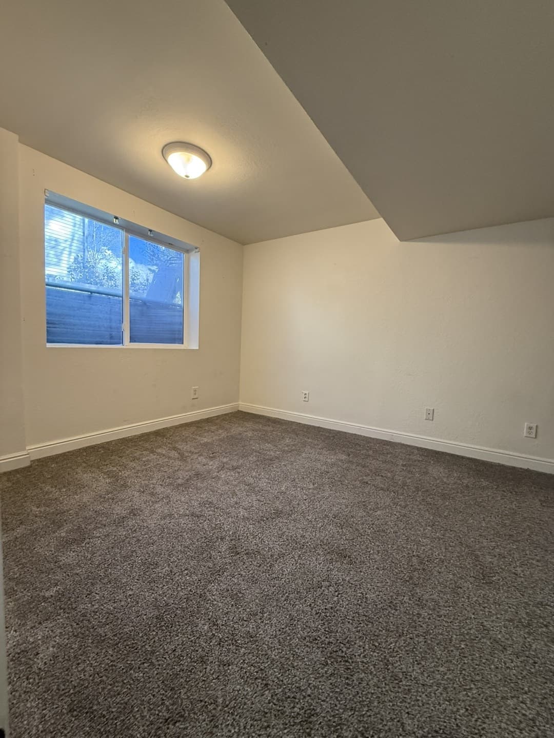 Draper House: 14375 S Lapis Dr