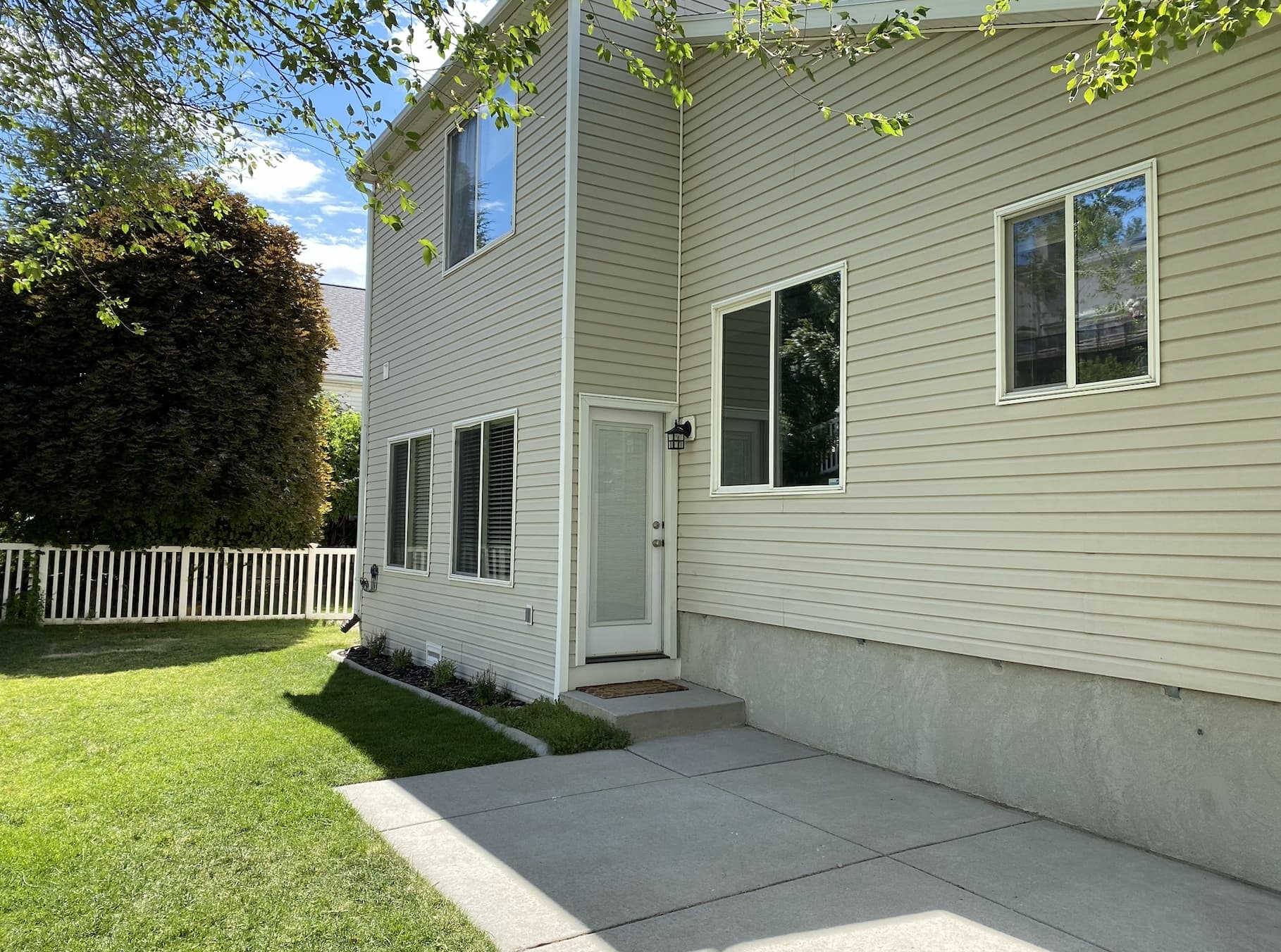Draper House: 14375 S Lapis Dr