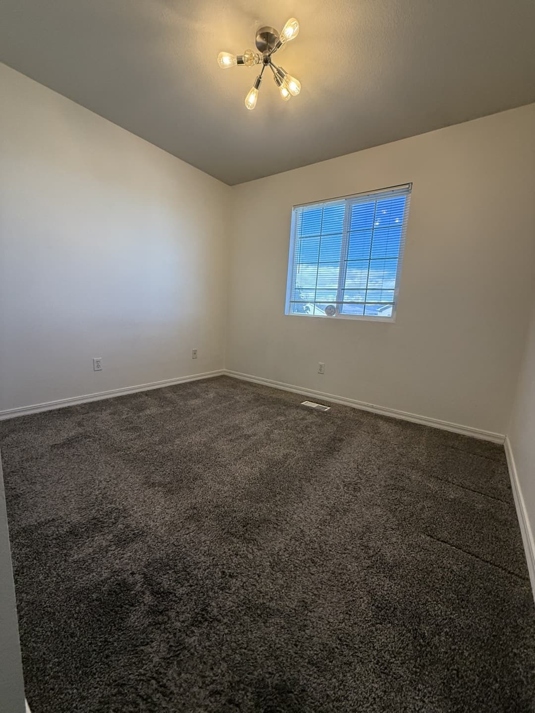 Draper House: 14375 S Lapis Dr