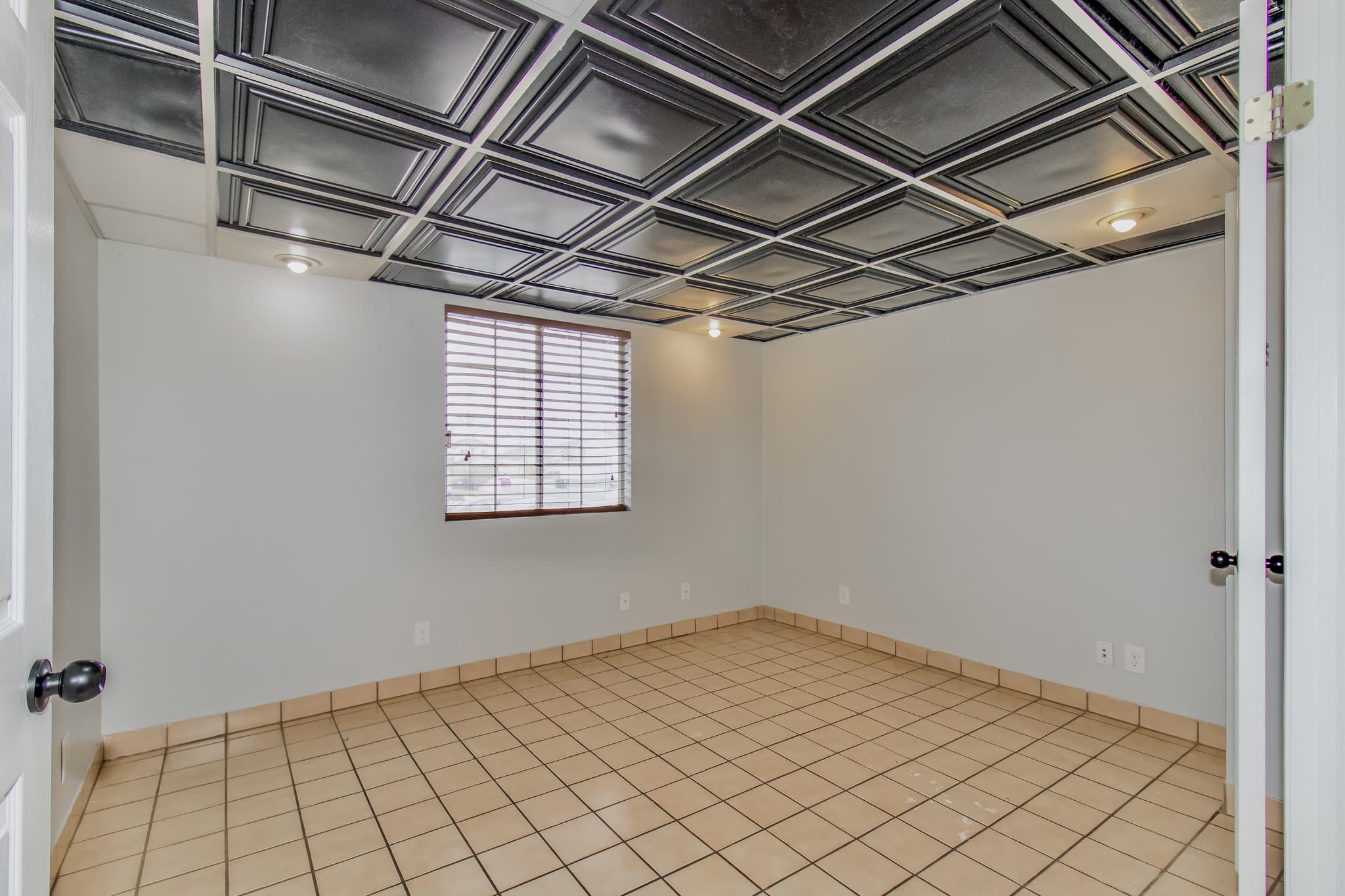 West Jordan House: 8346 S Helenic Ln