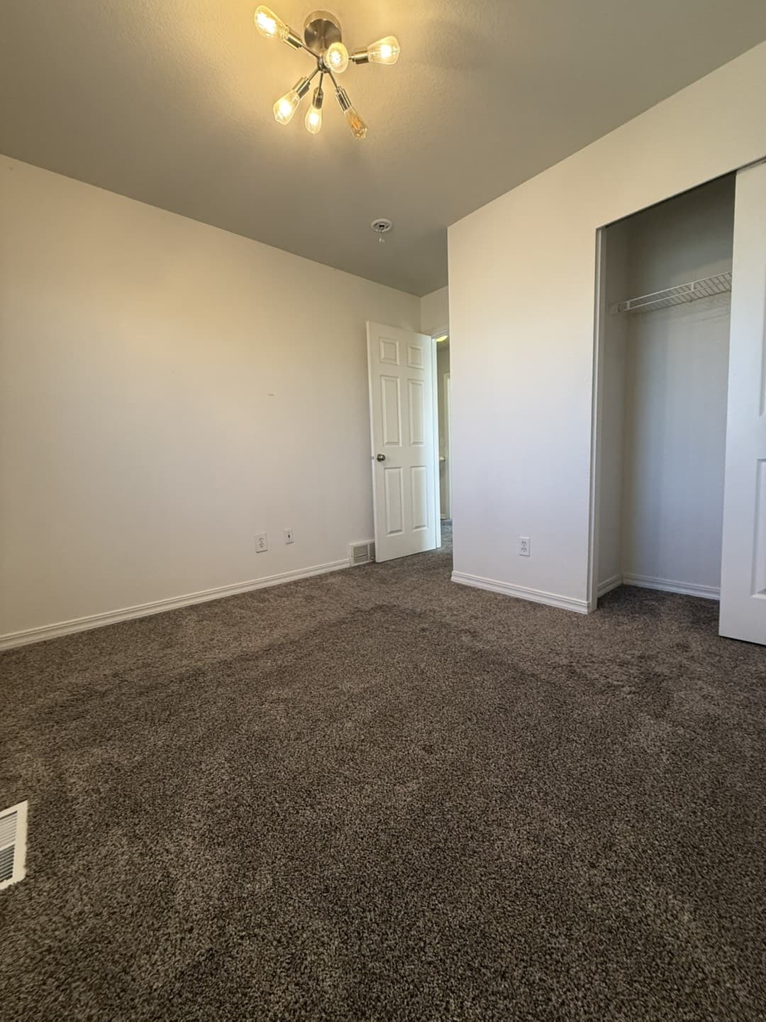 Draper House: 14375 S Lapis Dr