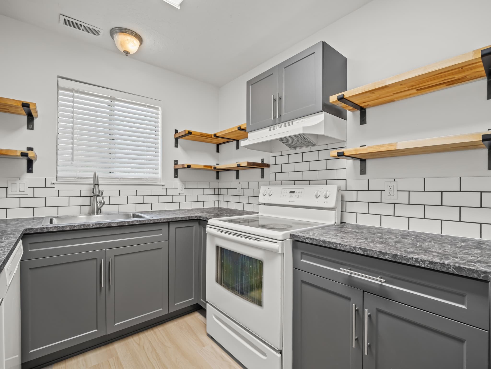 Provo Apartment: 945 S Freedom Blvd