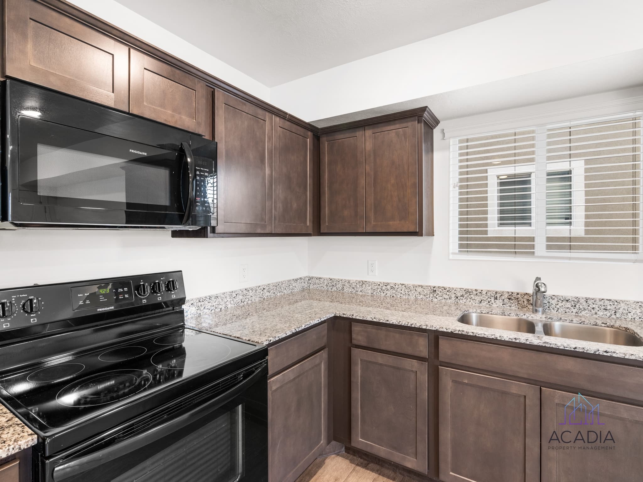 Magna Townhome: 7427 W Laxey St