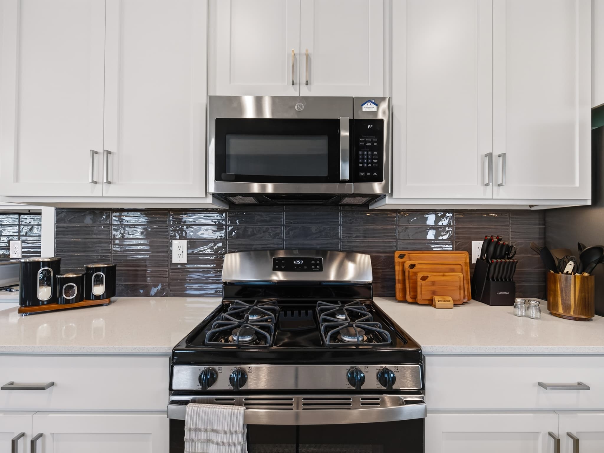 Salem House: 608 W 1760 N