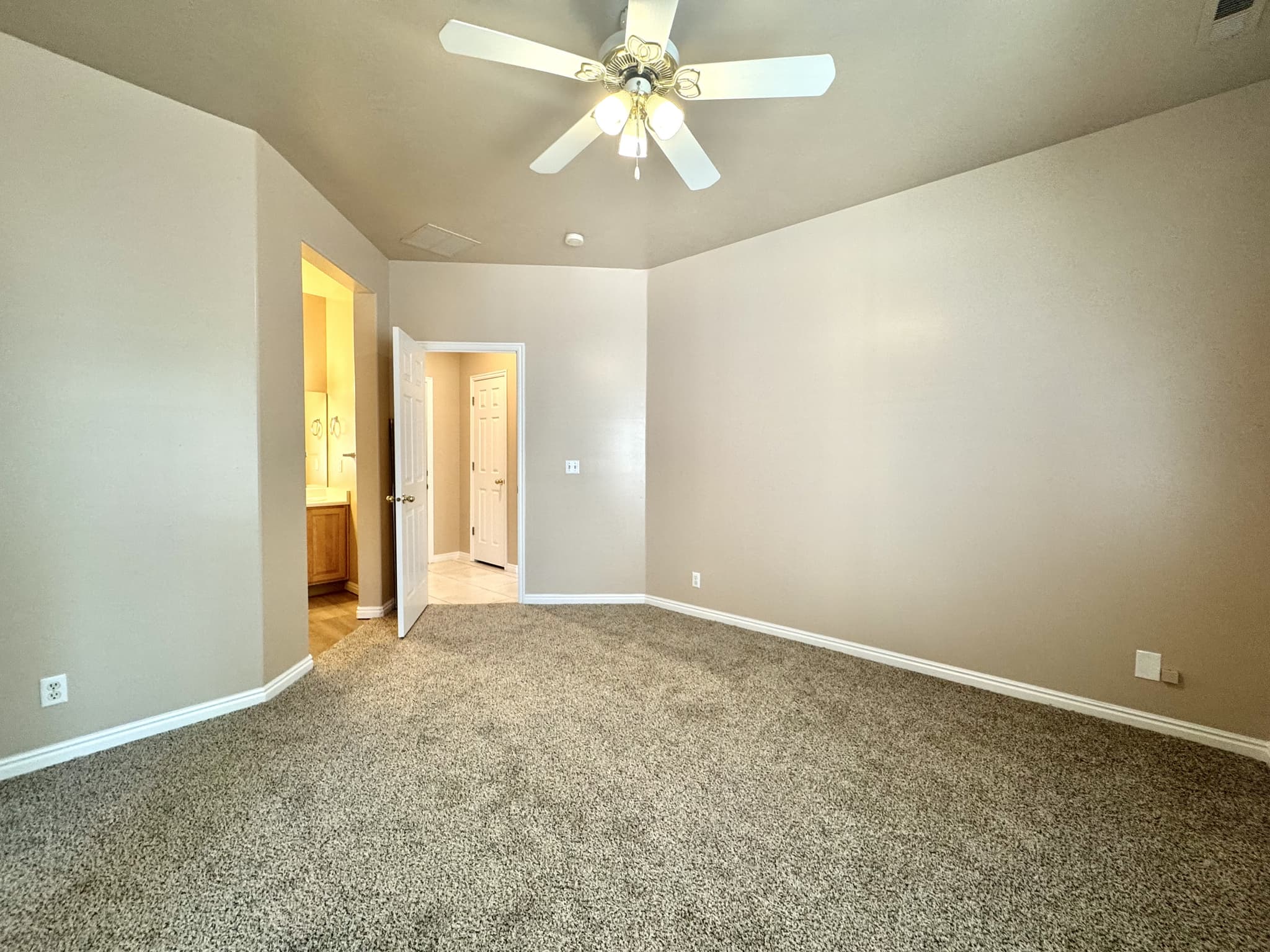 Sandy Townhome: 723 E Sandy Point Dr
