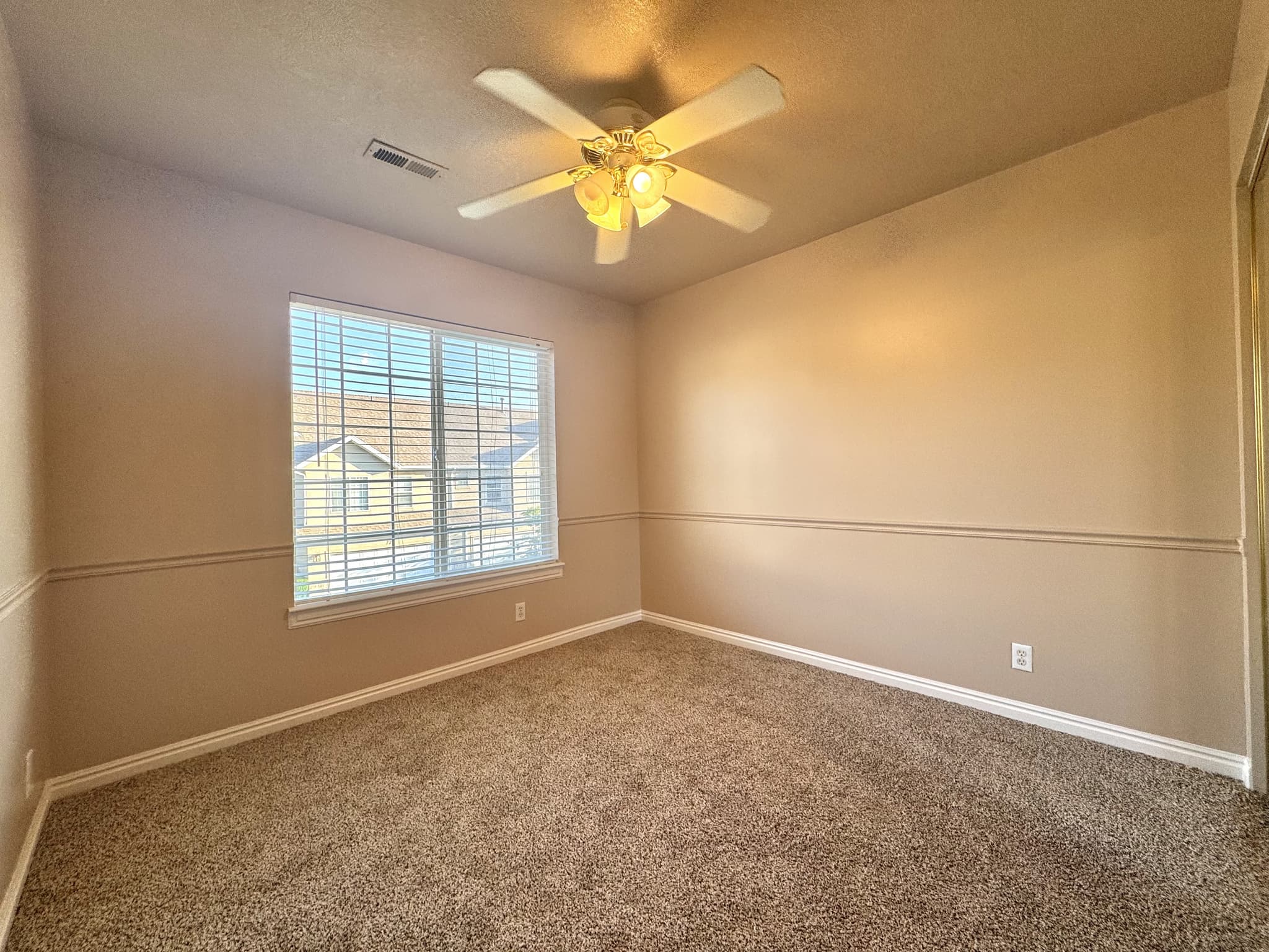 Sandy Townhome: 723 E Sandy Point Dr