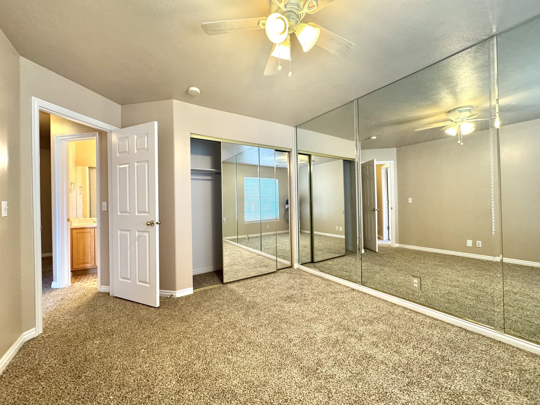 Sandy Townhome: 723 E Sandy Point Dr