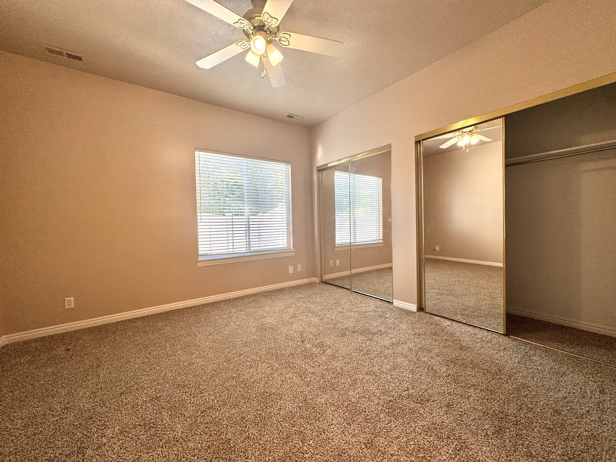 Sandy Townhome: 723 E Sandy Point Dr