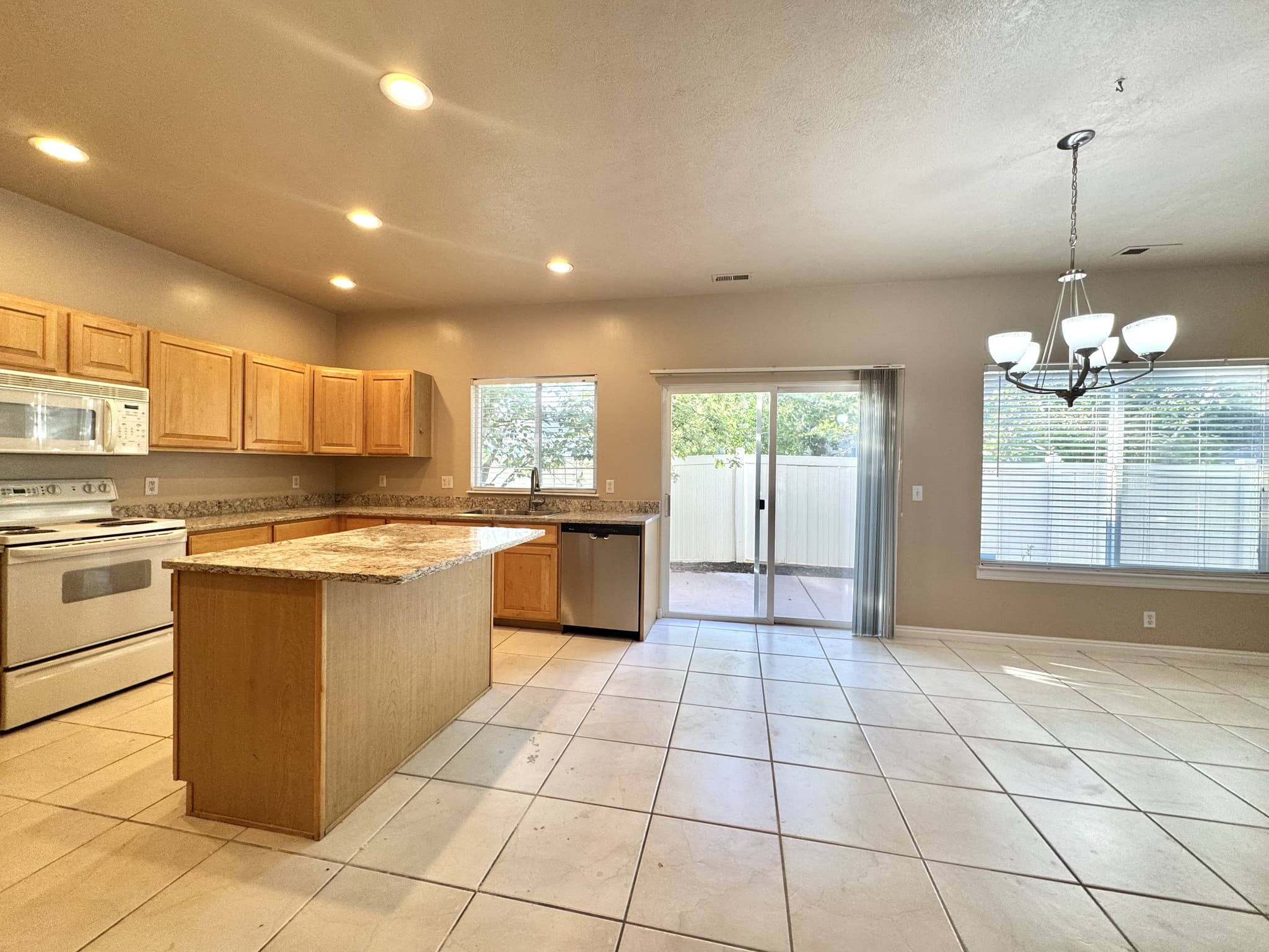 Sandy Townhome: 723 E Sandy Point Dr