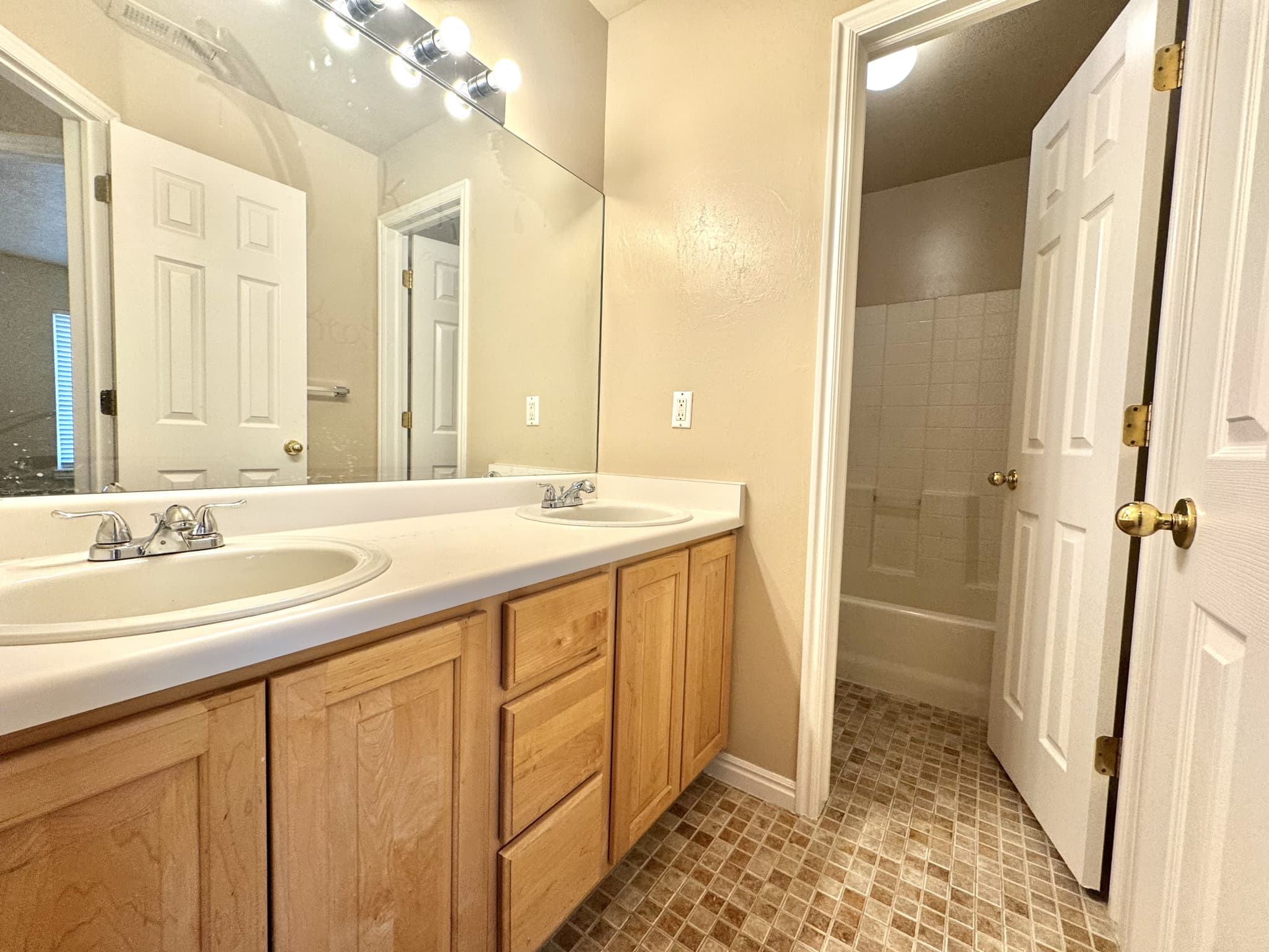 Sandy Townhome: 723 E Sandy Point Dr