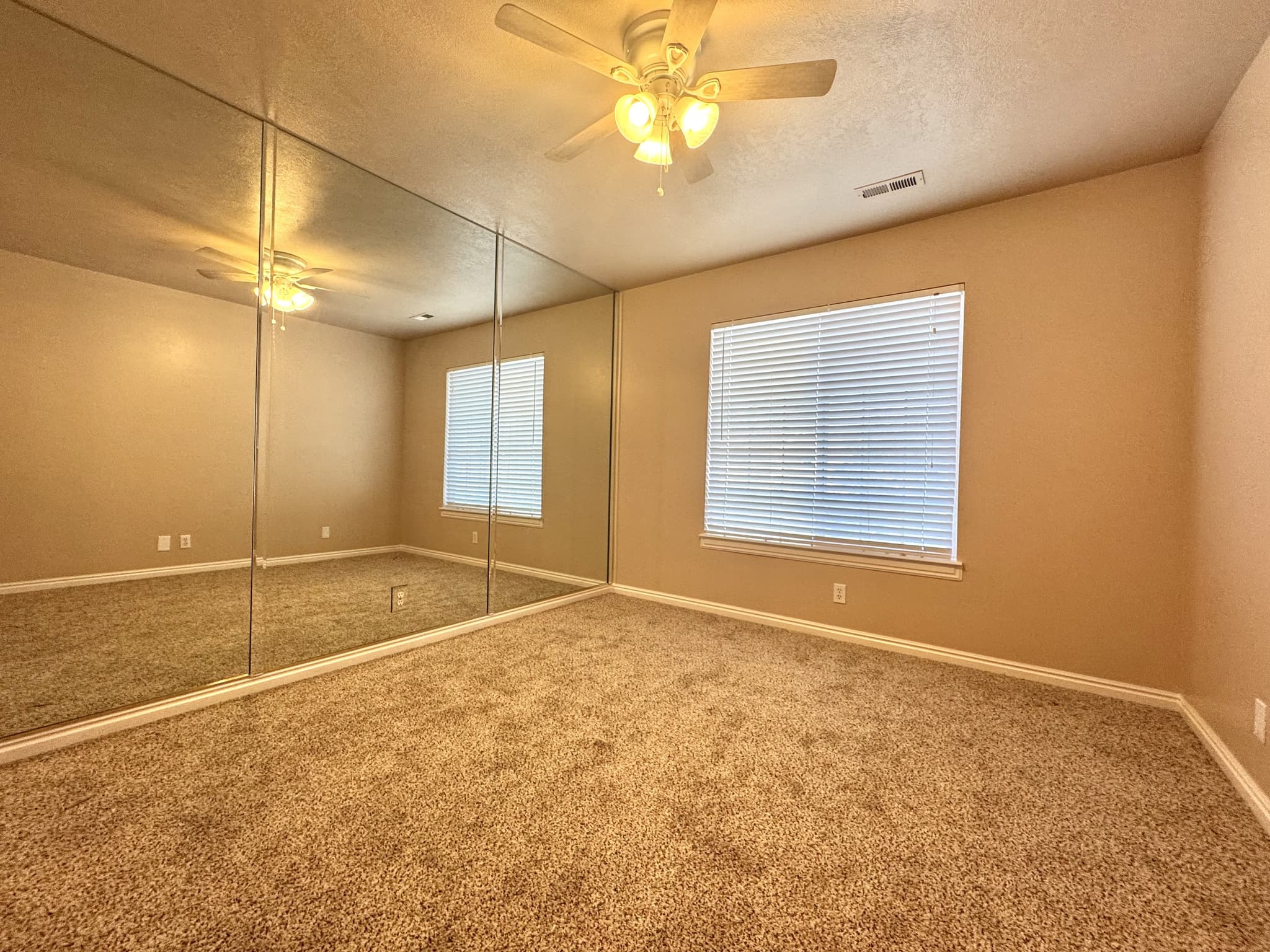 Sandy Townhome: 723 E Sandy Point Dr
