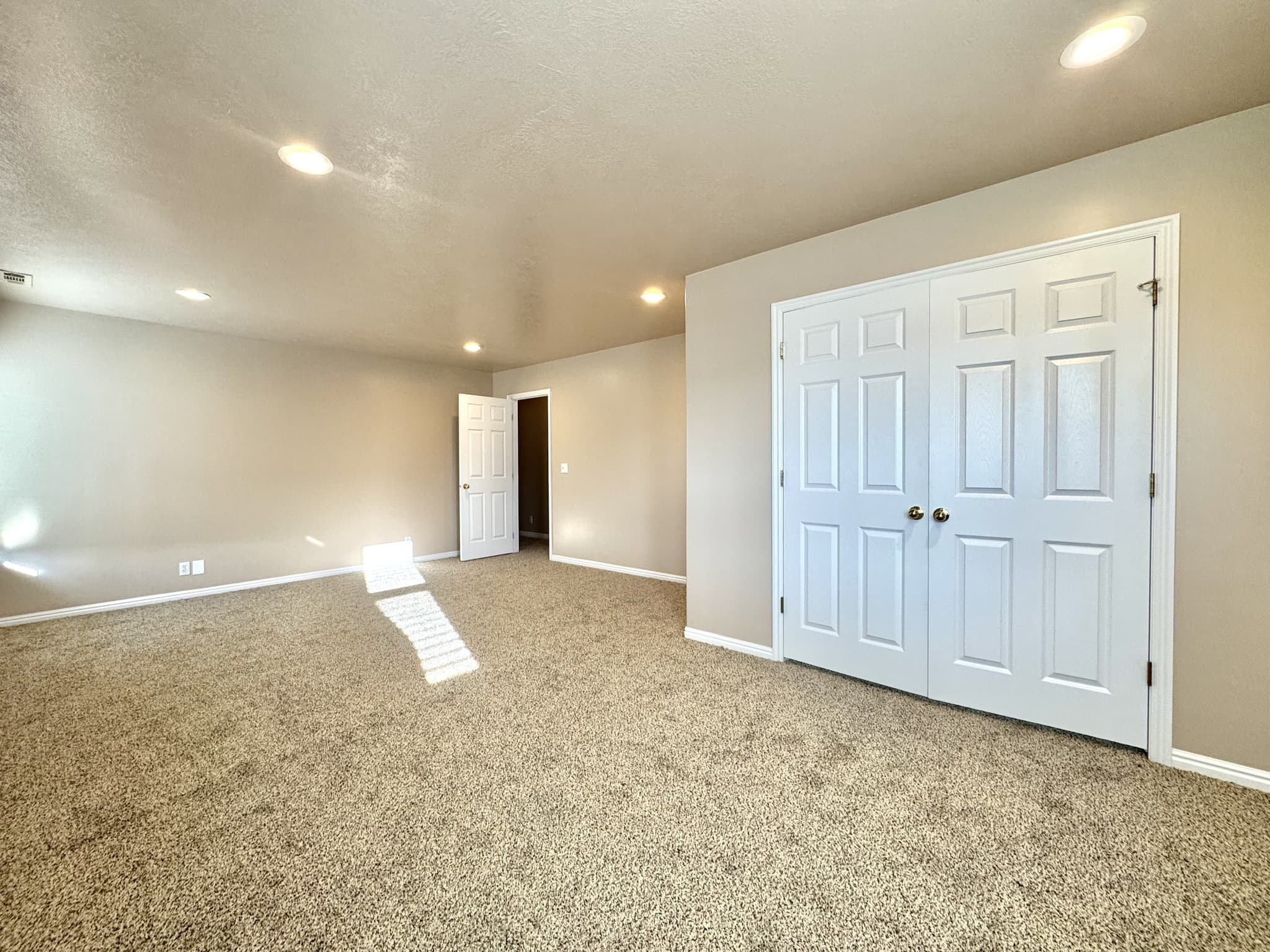 Sandy Townhome: 723 E Sandy Point Dr