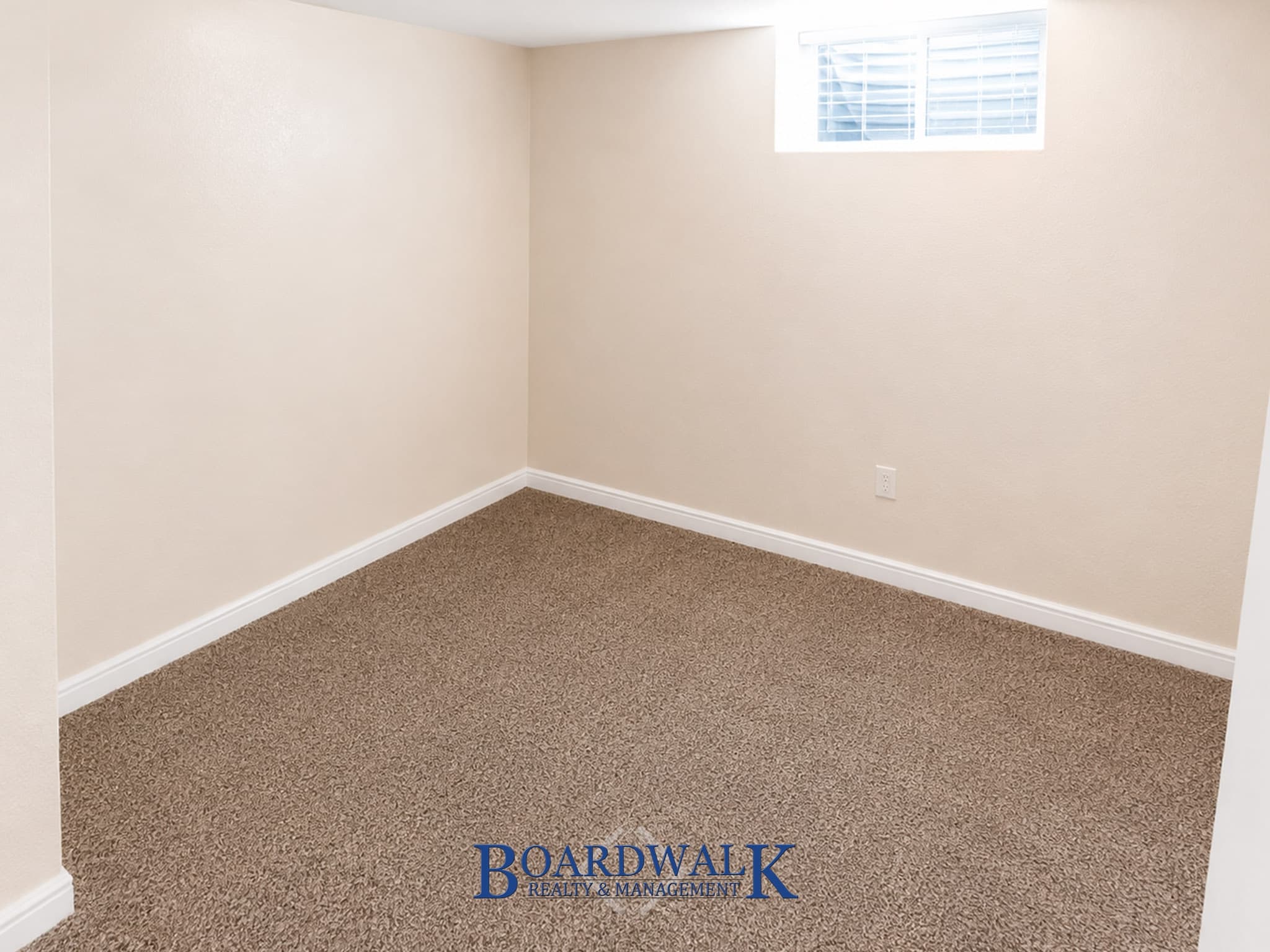 Midvale House: 35 E 7800 S