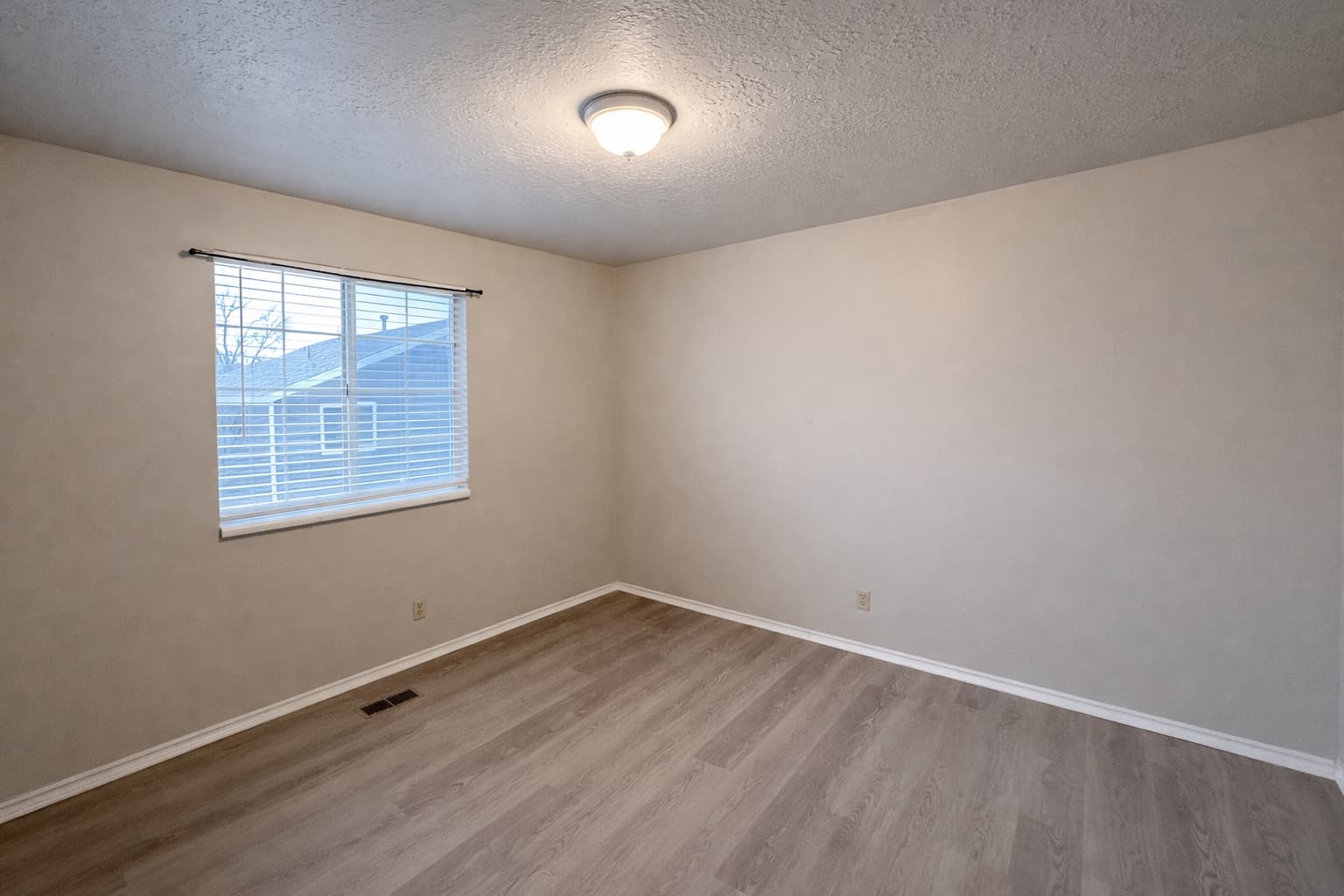 Salt Lake City House: 318 E Park Creeke Ln