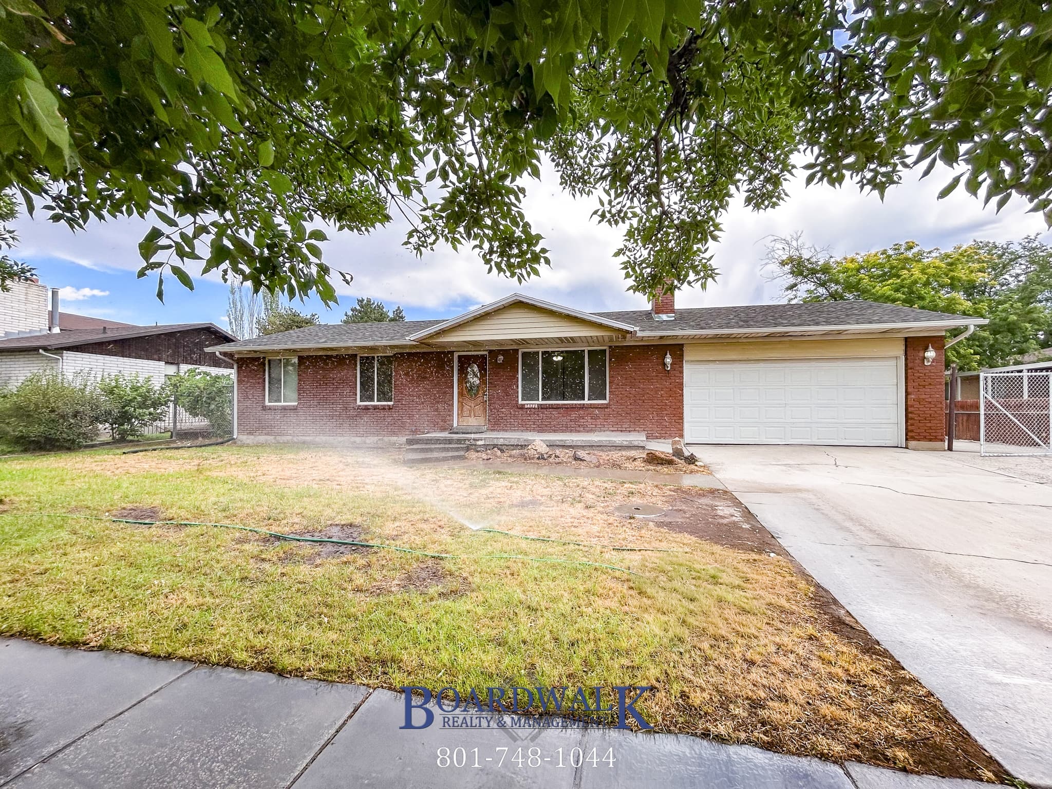 Riverton House: 2106 W Western Charm Dr