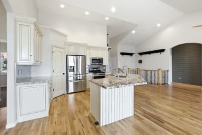 Draper House: 722 W Webb Rd