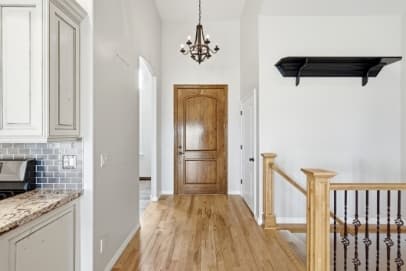 Draper House: 722 W Webb Rd
