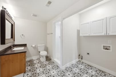 Draper House: 722 W Webb Rd