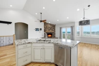 Draper House: 722 W Webb Rd