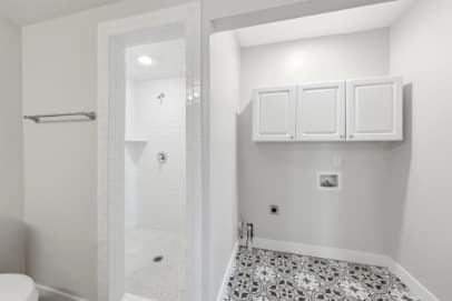 Draper House: 722 W Webb Rd