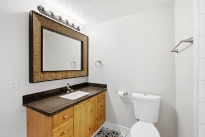 Draper House: 722 W Webb Rd