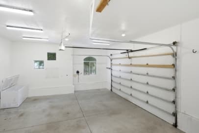 Draper House: 722 W Webb Rd