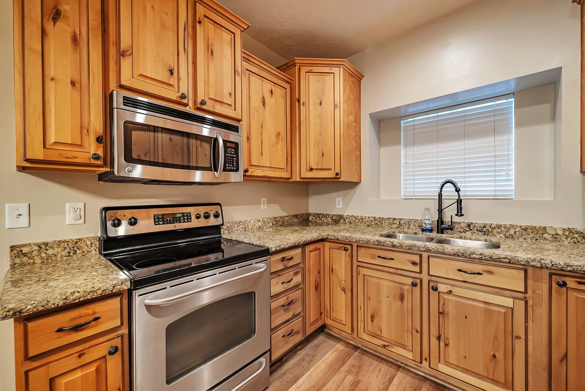 Riverton Townhome: 2409 W Adelaide Dr