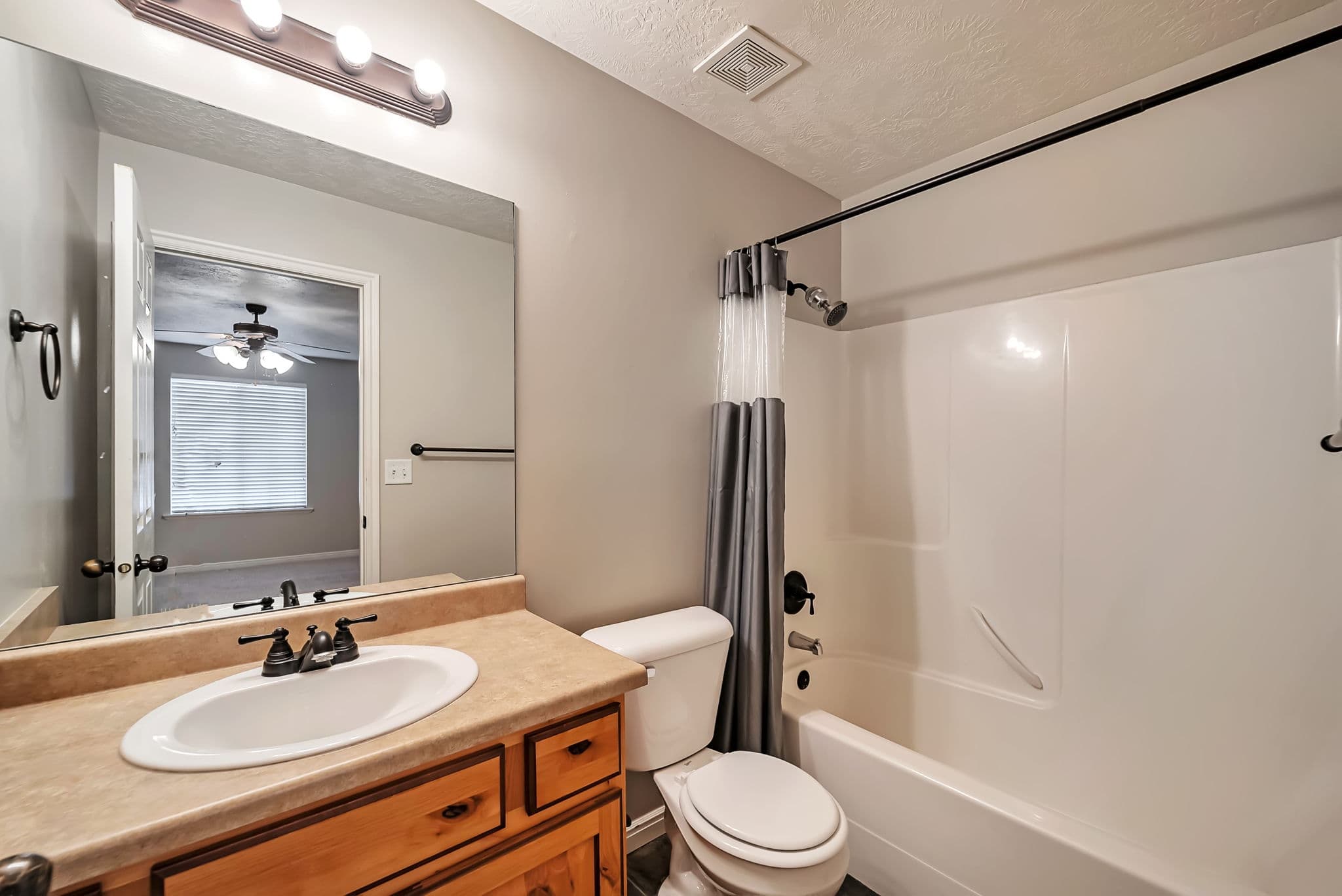 Riverton Townhome: 2409 W Adelaide Dr
