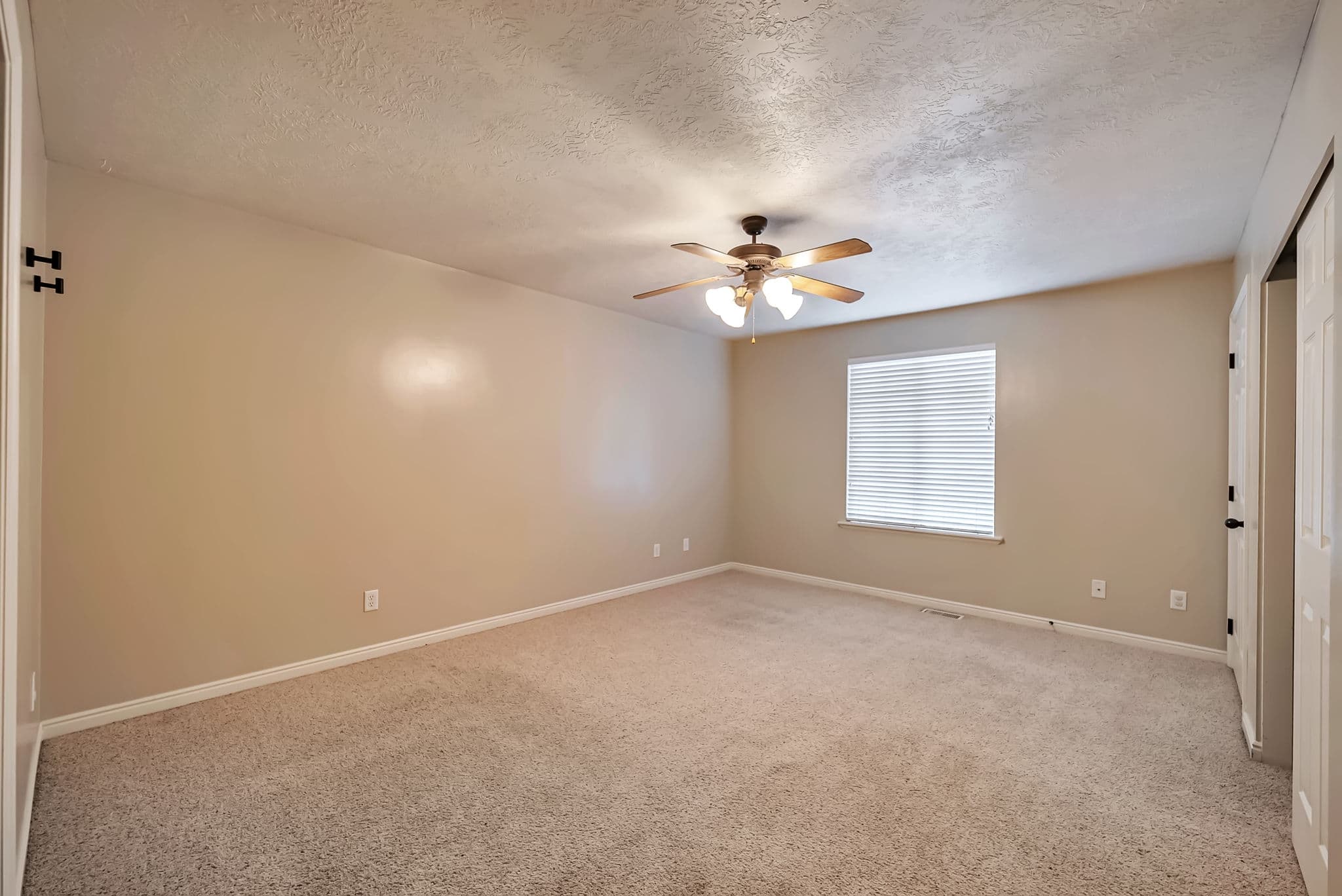 Riverton Townhome: 2409 W Adelaide Dr