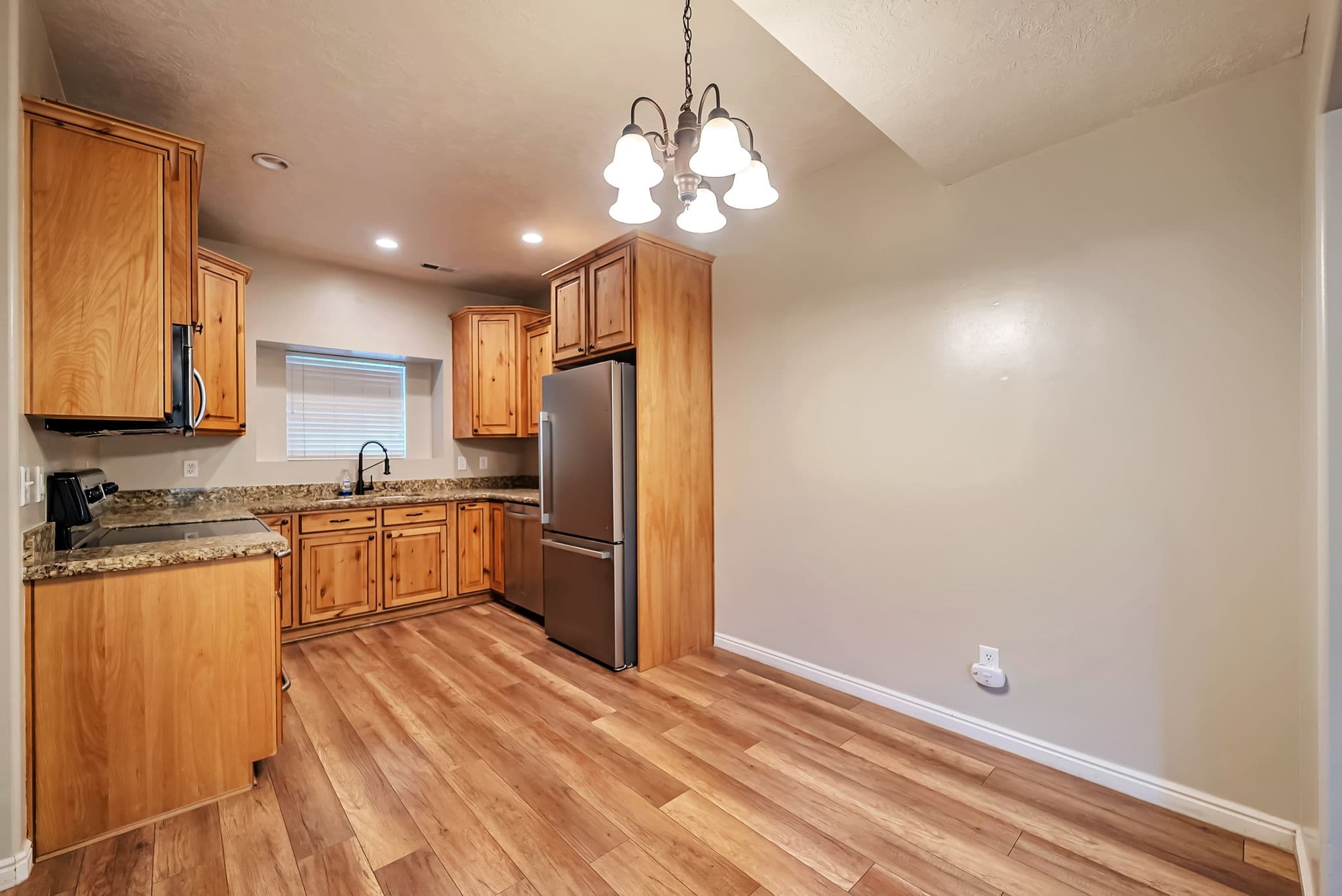Riverton Townhome: 2409 W Adelaide Dr
