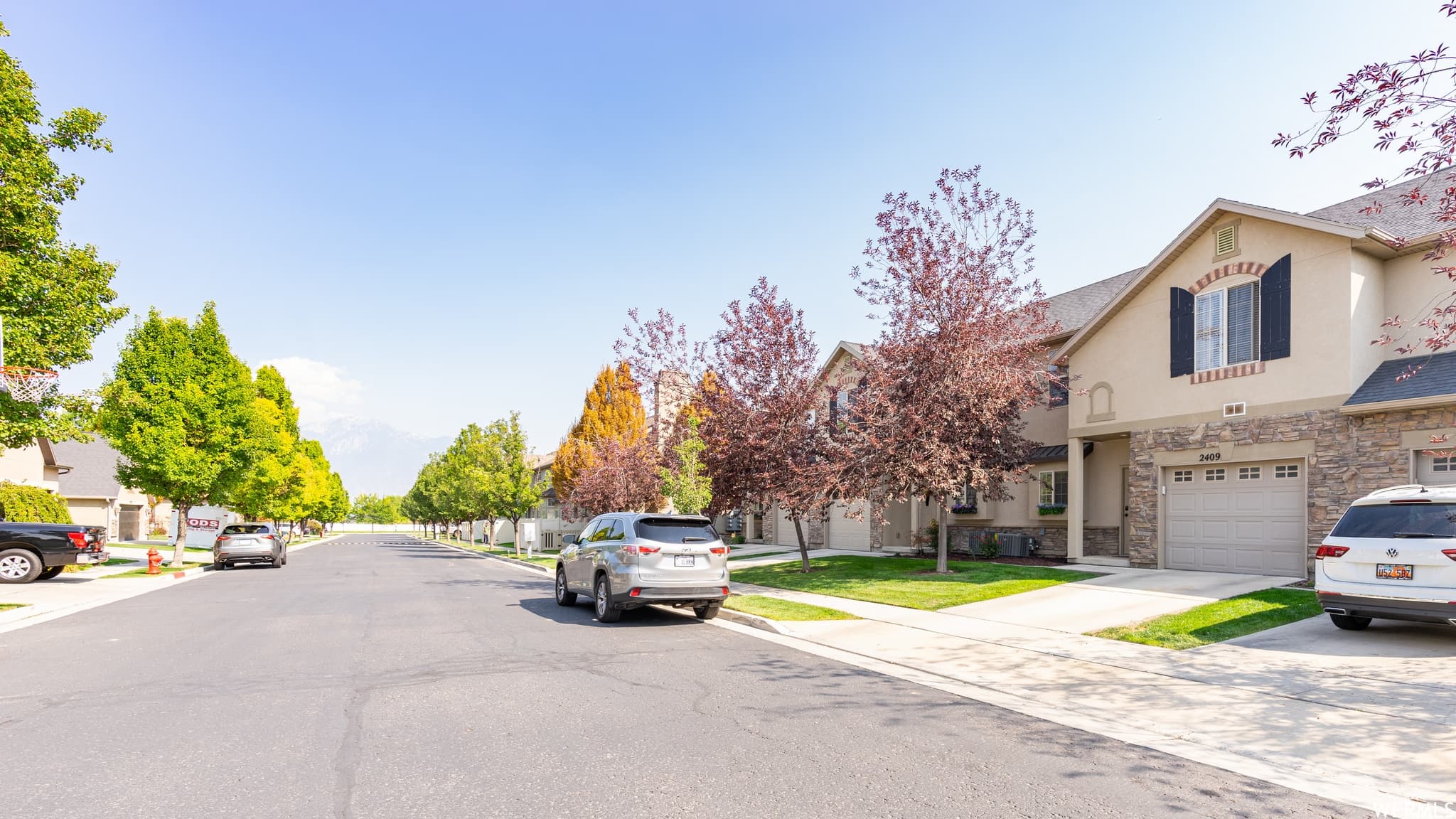 Riverton Townhome: 2409 W Adelaide Dr